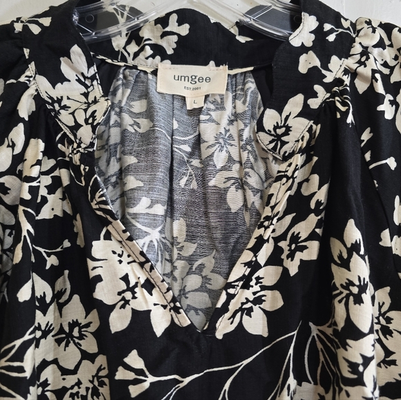 Umgee Black Floral Cherry Blossom Print Scalloped Hem Blouse Large V-neck - Picture 4 of 6